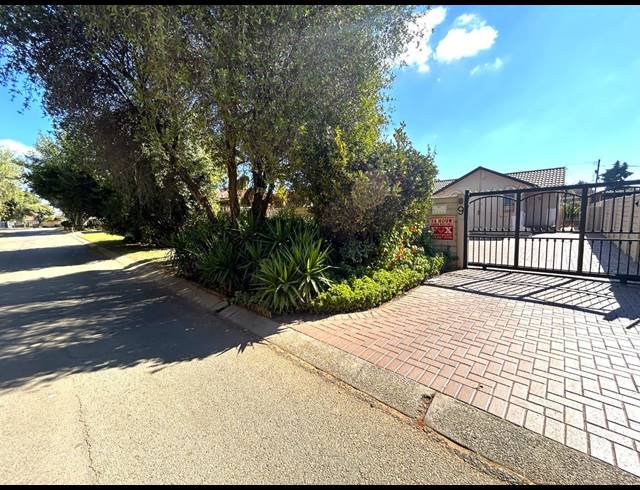 3 BEDROOM HOUSE FOR SALE IN MAYBERRY PARK